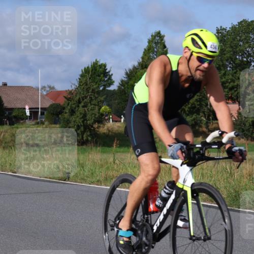 25.08.2024 - Elbe Triathlon Hamburg Fuchs,  Jonas http://msf.ph/oto/6850770 25.08.2024 09:56:37 Radfahren 210, 434, 327, 409, 300 meine-sportfotos.de