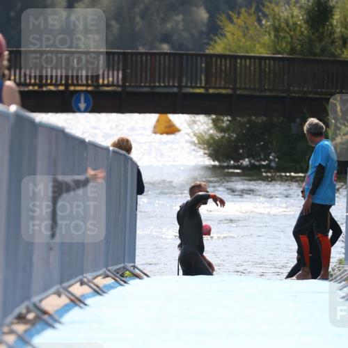 25.08.2024 - Elbe Triathlon Hamburg H.Heesch http://msf.ph/oto/6850784 25.08.2024 15:19:35 Schwimmen  meine-sportfotos.de