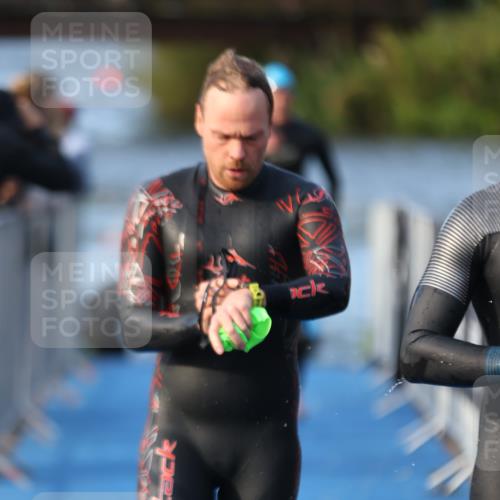 25.08.2024 - Elbe Triathlon Hamburg H.Heesch http://msf.ph/oto/6850789 25.08.2024 08:58:47 Schwimmen 203, 208, 211, 236, 241, 243, 266, 283, 294, 313 meine-sportfotos.de