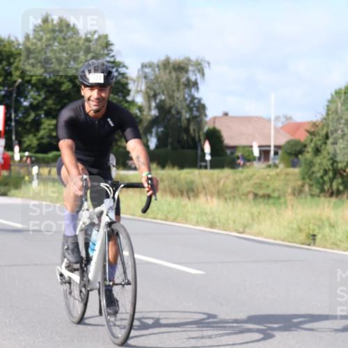 25.08.2024 - Elbe Triathlon Hamburg Fuchs,  Jonas http://msf.ph/oto/6850790 25.08.2024 09:56:38 Radfahren 210, 434, 327, 409, 300 meine-sportfotos.de