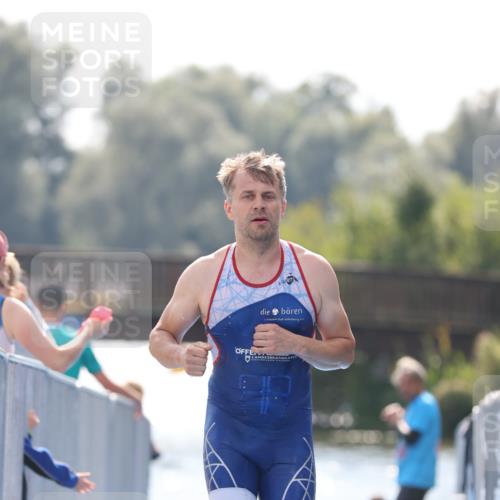 25.08.2024 - Elbe Triathlon Hamburg H.Heesch http://msf.ph/oto/6850791 25.08.2024 15:19:57 Schwimmen  meine-sportfotos.de