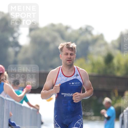 25.08.2024 - Elbe Triathlon Hamburg H.Heesch http://msf.ph/oto/6850806 25.08.2024 15:19:58 Schwimmen  meine-sportfotos.de