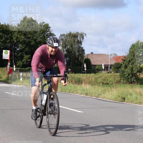 25.08.2024 - Elbe Triathlon Hamburg Fuchs,  Jonas http://msf.ph/oto/6850860 25.08.2024 09:56:41 Radfahren 434, 327, 409, 300, 421 meine-sportfotos.de