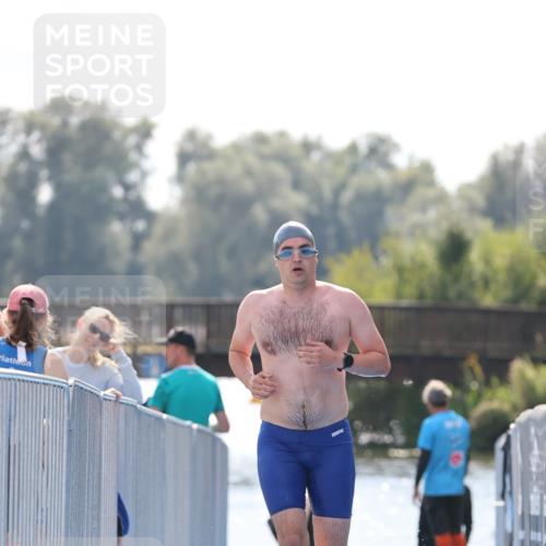 25.08.2024 - Elbe Triathlon Hamburg H.Heesch http://msf.ph/oto/6850865 25.08.2024 15:20:09 Schwimmen  meine-sportfotos.de