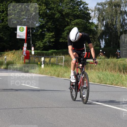 25.08.2024 - Elbe Triathlon Hamburg Fuchs,  Jonas http://msf.ph/oto/6850876 25.08.2024 09:56:47 Radfahren 421, 328, 200, 1850 meine-sportfotos.de