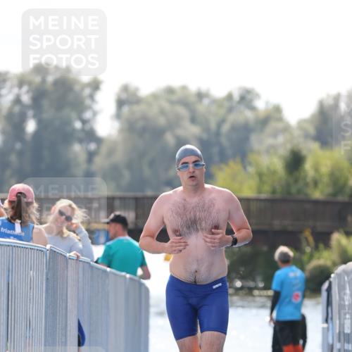 25.08.2024 - Elbe Triathlon Hamburg H.Heesch http://msf.ph/oto/6850879 25.08.2024 15:20:09 Schwimmen  meine-sportfotos.de