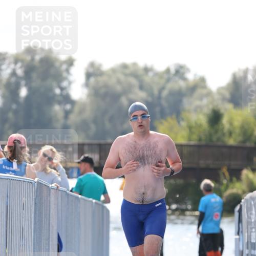25.08.2024 - Elbe Triathlon Hamburg H.Heesch http://msf.ph/oto/6850885 25.08.2024 15:20:09 Schwimmen  meine-sportfotos.de