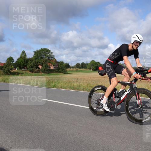 25.08.2024 - Elbe Triathlon Hamburg Fuchs,  Jonas http://msf.ph/oto/6850916 25.08.2024 09:56:48 Radfahren 421, 328, 200, 1850 meine-sportfotos.de