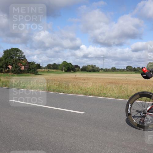 25.08.2024 - Elbe Triathlon Hamburg Fuchs,  Jonas http://msf.ph/oto/6850925 25.08.2024 09:56:49 Radfahren 421, 328, 200, 1850, 224 meine-sportfotos.de