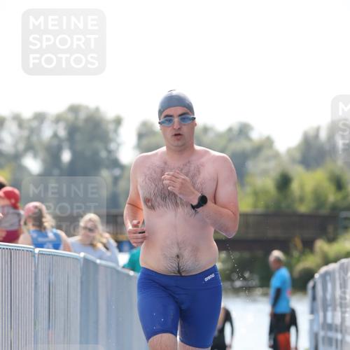 25.08.2024 - Elbe Triathlon Hamburg H.Heesch http://msf.ph/oto/6850926 25.08.2024 15:20:11 Schwimmen  meine-sportfotos.de