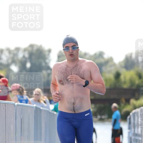 25.08.2024 - Elbe Triathlon Hamburg H.Heesch http://msf.ph/oto/6850942 25.08.2024 15:20:11 Schwimmen  meine-sportfotos.de