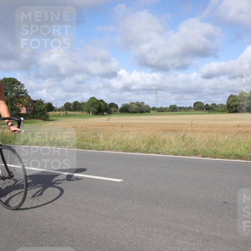 25.08.2024 - Elbe Triathlon Hamburg Fuchs,  Jonas http://msf.ph/oto/6850946 25.08.2024 09:56:49 Radfahren 421, 328, 200, 1850, 224 meine-sportfotos.de