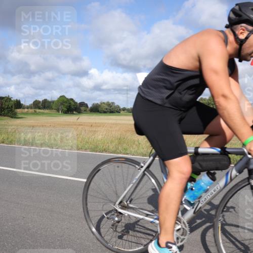 25.08.2024 - Elbe Triathlon Hamburg Fuchs,  Jonas http://msf.ph/oto/6850964 25.08.2024 09:56:49 Radfahren 421, 328, 200, 1850, 224 meine-sportfotos.de