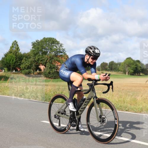 25.08.2024 - Elbe Triathlon Hamburg Fuchs,  Jonas http://msf.ph/oto/6850973 25.08.2024 09:56:50 Radfahren 421, 328, 200, 1850, 224, 396 meine-sportfotos.de