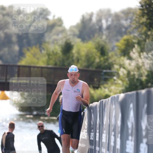 25.08.2024 - Elbe Triathlon Hamburg H.Heesch http://msf.ph/oto/6850983 25.08.2024 15:21:18 Schwimmen  meine-sportfotos.de