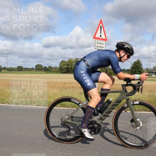25.08.2024 - Elbe Triathlon Hamburg Fuchs,  Jonas http://msf.ph/oto/6850986 25.08.2024 09:56:51 Radfahren 421, 328, 200, 1850, 224, 396 meine-sportfotos.de