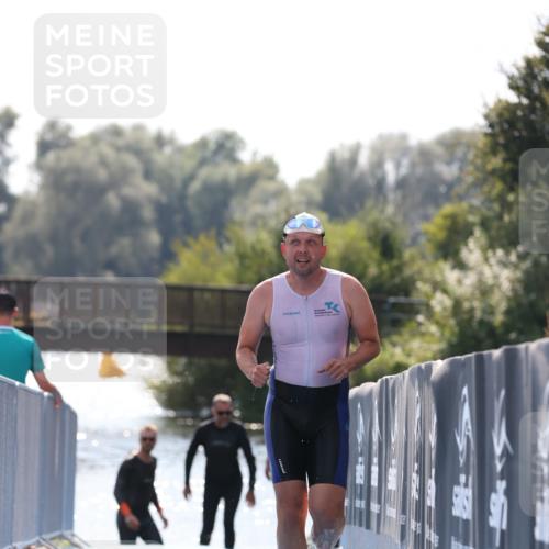 25.08.2024 - Elbe Triathlon Hamburg H.Heesch http://msf.ph/oto/6850994 25.08.2024 15:21:20 Schwimmen  meine-sportfotos.de