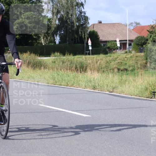 25.08.2024 - Elbe Triathlon Hamburg Fuchs,  Jonas http://msf.ph/oto/6851000 25.08.2024 09:56:52 Radfahren 421, 328, 200, 1850, 224, 396 meine-sportfotos.de