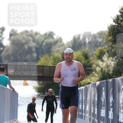 25.08.2024 - Elbe Triathlon Hamburg H.Heesch http://msf.ph/oto/6851003 25.08.2024 15:21:20 Schwimmen  meine-sportfotos.de