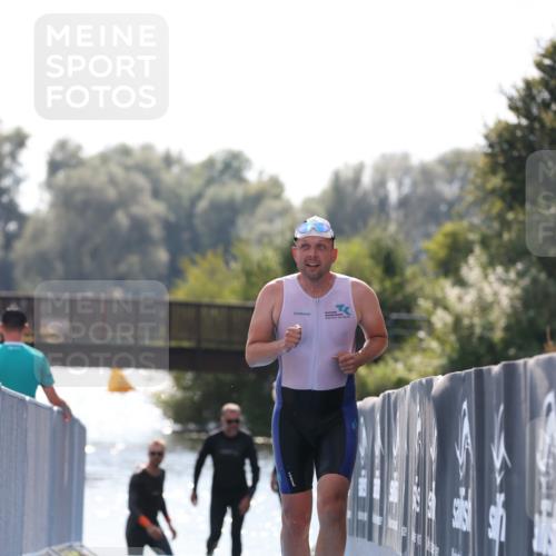 25.08.2024 - Elbe Triathlon Hamburg H.Heesch http://msf.ph/oto/6851008 25.08.2024 15:21:20 Schwimmen  meine-sportfotos.de