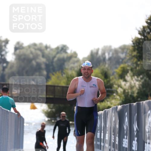 25.08.2024 - Elbe Triathlon Hamburg H.Heesch http://msf.ph/oto/6851014 25.08.2024 15:21:20 Schwimmen  meine-sportfotos.de