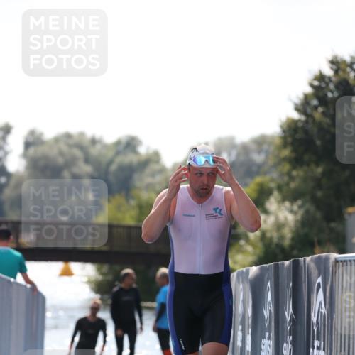 25.08.2024 - Elbe Triathlon Hamburg H.Heesch http://msf.ph/oto/6851018 25.08.2024 15:21:21 Schwimmen  meine-sportfotos.de
