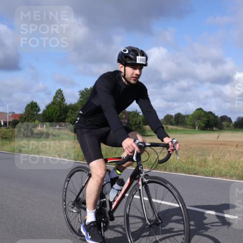 25.08.2024 - Elbe Triathlon Hamburg Fuchs,  Jonas http://msf.ph/oto/6851027 25.08.2024 09:56:53 Radfahren 421, 328, 200, 1850, 224, 396, 205 meine-sportfotos.de