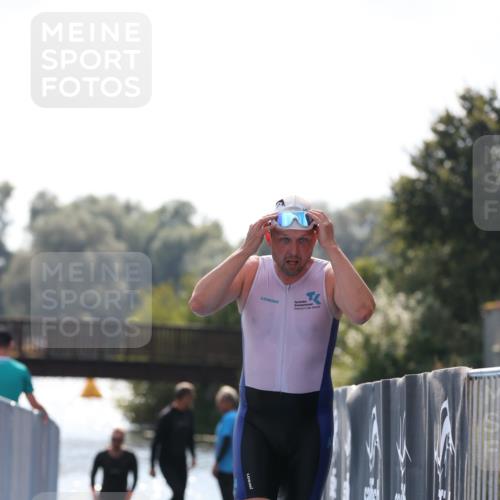 25.08.2024 - Elbe Triathlon Hamburg H.Heesch http://msf.ph/oto/6851048 25.08.2024 15:21:22 Schwimmen  meine-sportfotos.de