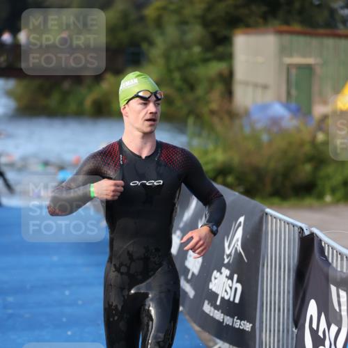 25.08.2024 - Elbe Triathlon Hamburg H.Heesch http://msf.ph/oto/6851050 25.08.2024 08:59:00 Schwimmen 203, 208, 211, 237, 241, 266, 275, 283, 285, 294, 298, 313 meine-sportfotos.de