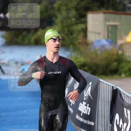 25.08.2024 - Elbe Triathlon Hamburg H.Heesch http://msf.ph/oto/6851054 25.08.2024 08:59:00 Schwimmen 203, 208, 211, 237, 241, 266, 275, 283, 285, 294, 298, 313 meine-sportfotos.de