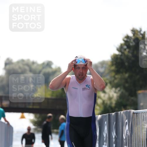 25.08.2024 - Elbe Triathlon Hamburg H.Heesch http://msf.ph/oto/6851068 25.08.2024 15:21:22 Schwimmen  meine-sportfotos.de