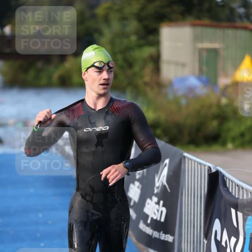 25.08.2024 - Elbe Triathlon Hamburg H.Heesch http://msf.ph/oto/6851071 25.08.2024 08:59:00 Schwimmen 203, 208, 211, 237, 241, 266, 275, 283, 285, 294, 298, 313 meine-sportfotos.de