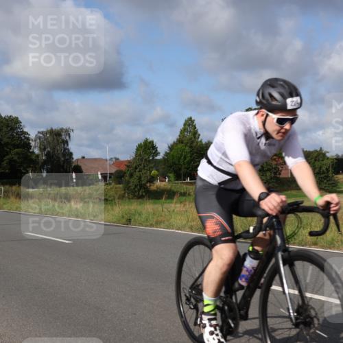 25.08.2024 - Elbe Triathlon Hamburg Fuchs,  Jonas http://msf.ph/oto/6851078 25.08.2024 09:56:56 Radfahren 1850, 224, 396, 205, 362 meine-sportfotos.de
