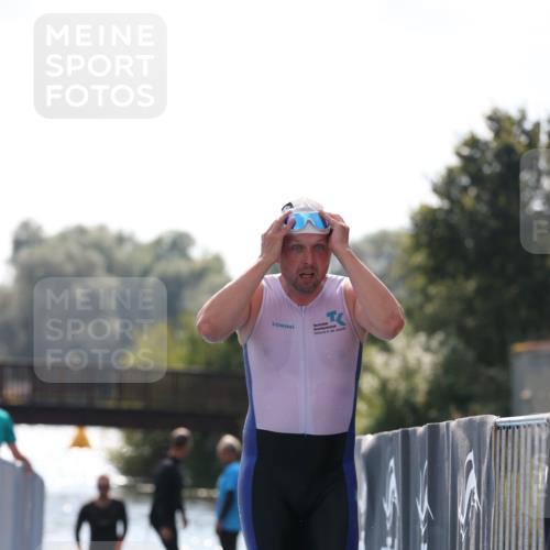 25.08.2024 - Elbe Triathlon Hamburg H.Heesch http://msf.ph/oto/6851079 25.08.2024 15:21:22 Schwimmen  meine-sportfotos.de