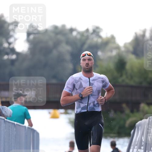 25.08.2024 - Elbe Triathlon Hamburg H.Heesch http://msf.ph/oto/6851095 25.08.2024 15:24:00 Schwimmen  meine-sportfotos.de