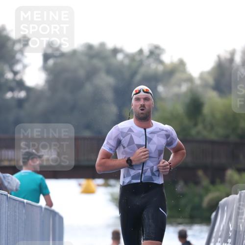 25.08.2024 - Elbe Triathlon Hamburg H.Heesch http://msf.ph/oto/6851102 25.08.2024 15:24:00 Schwimmen  meine-sportfotos.de
