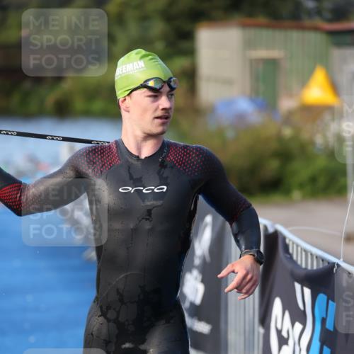 25.08.2024 - Elbe Triathlon Hamburg H.Heesch http://msf.ph/oto/6851108 25.08.2024 08:59:00 Schwimmen 203, 208, 211, 237, 241, 266, 275, 283, 285, 294, 298, 313 meine-sportfotos.de