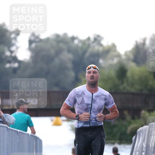 25.08.2024 - Elbe Triathlon Hamburg H.Heesch http://msf.ph/oto/6851109 25.08.2024 15:24:00 Schwimmen  meine-sportfotos.de