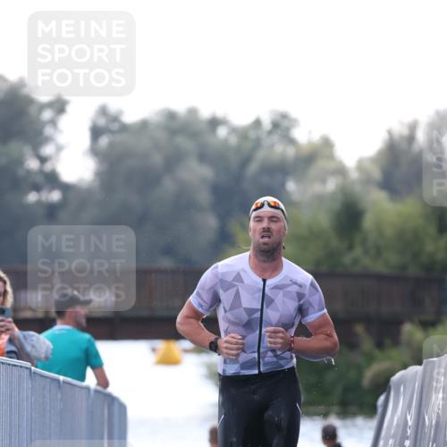 25.08.2024 - Elbe Triathlon Hamburg H.Heesch http://msf.ph/oto/6851113 25.08.2024 15:24:00 Schwimmen  meine-sportfotos.de