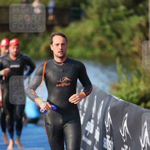 25.08.2024 - Elbe Triathlon Hamburg H.Heesch http://msf.ph/oto/6851124 25.08.2024 08:59:11 Schwimmen 202, 203, 204, 237, 261, 275, 285, 298, 310, 316, 322 meine-sportfotos.de