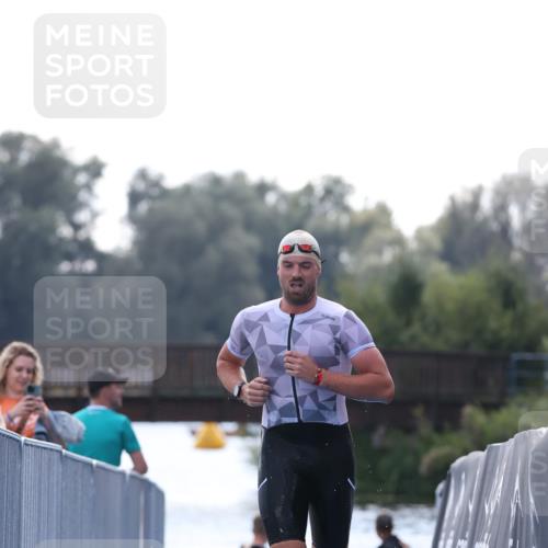 25.08.2024 - Elbe Triathlon Hamburg H.Heesch http://msf.ph/oto/6851140 25.08.2024 15:24:00 Schwimmen  meine-sportfotos.de