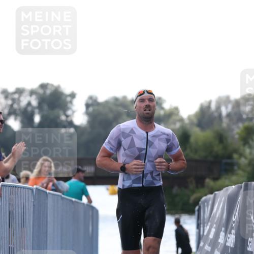 25.08.2024 - Elbe Triathlon Hamburg H.Heesch http://msf.ph/oto/6851149 25.08.2024 15:24:01 Schwimmen  meine-sportfotos.de
