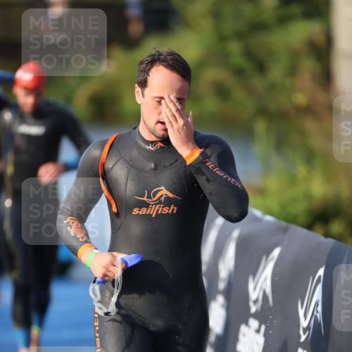 25.08.2024 - Elbe Triathlon Hamburg H.Heesch http://msf.ph/oto/6851150 25.08.2024 08:59:12 Schwimmen 202, 203, 204, 237, 261, 275, 285, 298, 310, 316, 322 meine-sportfotos.de