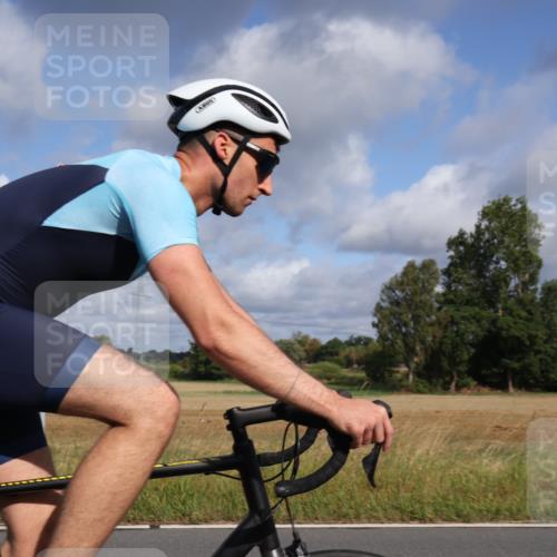 25.08.2024 - Elbe Triathlon Hamburg Fuchs,  Jonas http://msf.ph/oto/6851154 25.08.2024 09:57:01 Radfahren 224, 396, 205, 362 meine-sportfotos.de