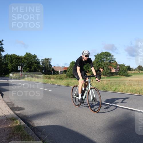 25.08.2024 - Elbe Triathlon Hamburg Fuchs,  Jonas http://msf.ph/oto/6851189 25.08.2024 09:14:36 Radfahren 90, 136, 403, 250, 147 meine-sportfotos.de