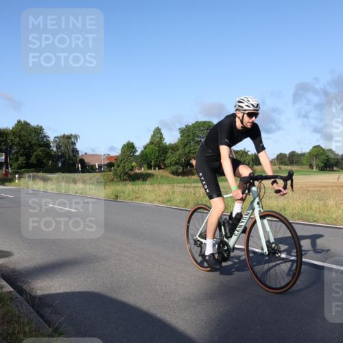 25.08.2024 - Elbe Triathlon Hamburg Fuchs,  Jonas http://msf.ph/oto/6851195 25.08.2024 09:14:36 Radfahren 90, 136, 403, 250, 147 meine-sportfotos.de