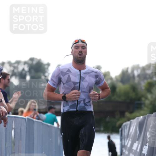 25.08.2024 - Elbe Triathlon Hamburg H.Heesch http://msf.ph/oto/6851226 25.08.2024 15:24:02 Schwimmen  meine-sportfotos.de