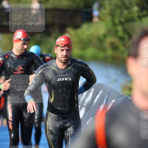 25.08.2024 - Elbe Triathlon Hamburg H.Heesch http://msf.ph/oto/6851231 25.08.2024 08:59:14 Schwimmen 202, 203, 204, 237, 261, 275, 285, 298, 310, 316, 322 meine-sportfotos.de
