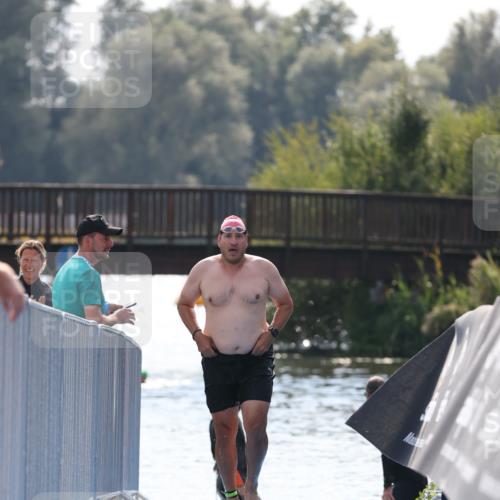 25.08.2024 - Elbe Triathlon Hamburg H.Heesch http://msf.ph/oto/6851235 25.08.2024 15:24:42 Schwimmen  meine-sportfotos.de