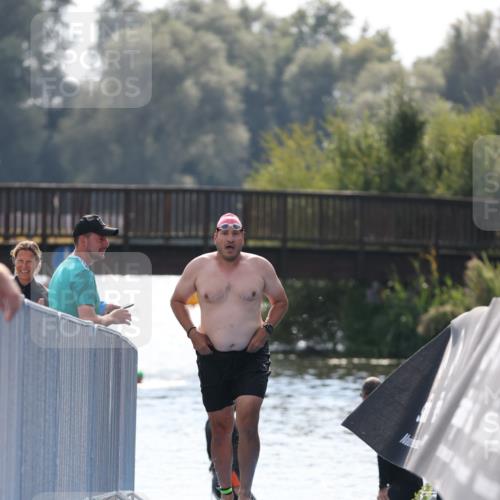 25.08.2024 - Elbe Triathlon Hamburg H.Heesch http://msf.ph/oto/6851240 25.08.2024 15:24:42 Schwimmen  meine-sportfotos.de